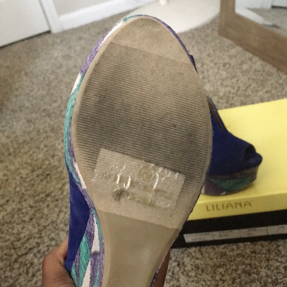 Blue wedge with Gold accent - Picture 4 of 5